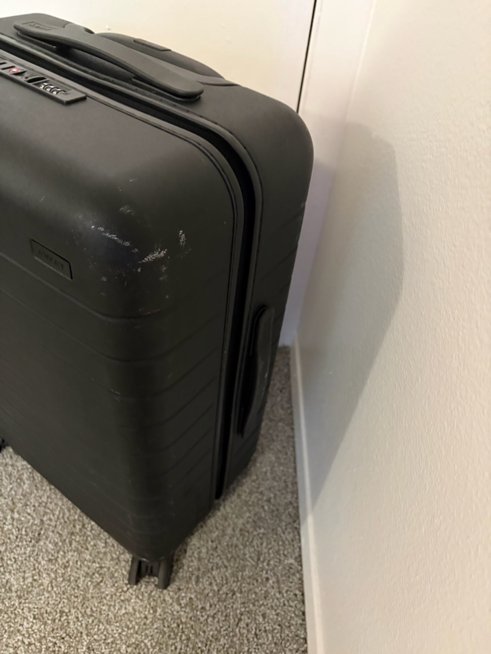 Away Black Hardside Bigger Carry On - Picture 4 of 4
